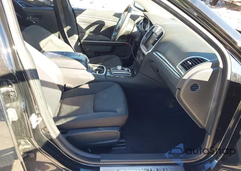 2022 Chrysler 300 Touring z USA, uszkodzony, nr VIN 2C3CCAAG2NH268349